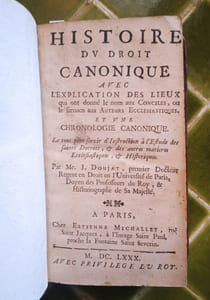Histoire du Droit canonique avec l’explication des lieux qui ont donné le nom aux Conciles, ou le surnom des Auteurs ecclésiastiques. Et une chronologie canonique.
[Suivi de]
Chronologie des Papes, des Conciles et des Hérésies qu’ils ont condamnées ; des Pères et autres Auteurs Ecclésiastiques des Livres du Nouveau Testament, & des Collections des Canons Greques et Latines. […]
