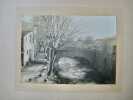 Vue d’un village, cours d’eau et platanes. Anonyme