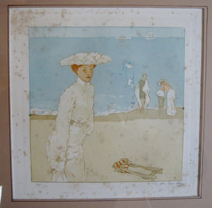 Femme en blanc sur la plage.