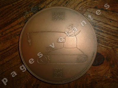 Médaille en bronze. Dans sa boite cartonnée.