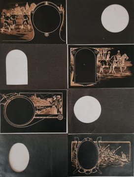 Bel ensemble de 15 maquettes de modèles de cartes postales sur papier noir illustrées avec pour chacune la découpe permettant d'insérer la photo ...