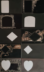 Bel ensemble de 15 maquettes de modèles de cartes postales sur papier noir  illustrées avec pour chacune la découpe permettant d'insérer la photo personnalisée.