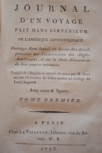 JOURNAL D'UN VOYAGE FAIT DANS L'INTÉRIEUR DE L'AMÉRIQUE SEPTENTRIONALE. OUVRAGE DANS LEQUEL ON DONNE DES DÉTAILS PRÉCIEUX SUR L'INSURRECTION DES ANGLO-AMÉRICAINS, ET SUR LA CHUTE DÉSASTREUSE DE LEUR PAPIER-MONNAIE.