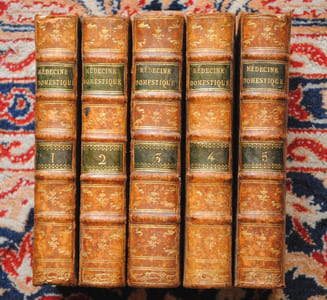 MÉDECINE DOMESTIQUE, ou TRAITÉ COMPLET des moyens de se conserver en santé, de guérir & de prévenir les Maladies, par le régime & les remèdes simples. Ouvrage utile aux personnes de tout état, & mis à la portée de tout le monde.