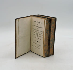 Voyage de François Le Vaillant dans l’intérieur de l Afrique par le cap de Bonne Esperance, nouvelle édition, revue corrigée et considérablement augmentée par l’auteur ; ornée de vingt figures en taille-douce, dont huit n avaient pas encore parue. 