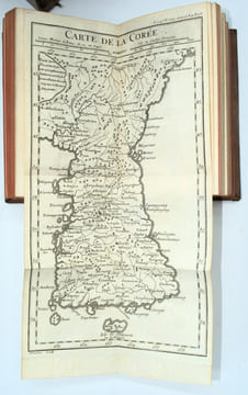 Histoire et Description Generale du Japon; ou l'on trouvera tout ce qu'on a pu apprendre da la nature & des Productions du Pays, du Caractere & des ...