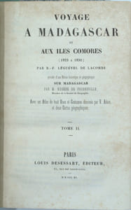 Voyage à Madagascar et aux Îles Comores (1823 à 1830). Précédé d une Notice historique et géographique sur Madagascar par M. Eugène de Froberville. Avec un Atlas et huit Vues de Costumes dessinés par V. Adam, et deux Cartes géographiques.
