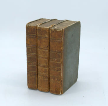 Troisième voyage abrégé, dans l’océan Pacifique ; ou Histoire des dernières découvertes dans la Mer du Sud, pendant les années 1776, 1777, 1778, 1779 ...