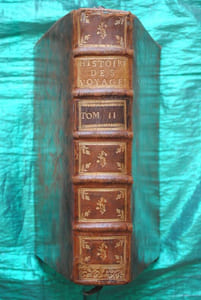 HISTOIRE GÉNÉRALE DES VOYAGES, OU NOUVELLE COLLECTION DE TOUTES LES RELATIONS DE VOYAGES PAR MER ET PAR TERRE, QUI ONT ÉTÉ PUBLIÉES JUSQU'À PRÉSENT DANS LES DIFFÉRENTES LANGUES DE TOUTES LES NATIONS CONNUES [.]. TOME SECOND [INDES ORIENTALES - AFRIQUE]