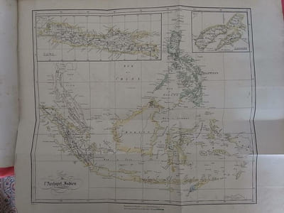 DESCRIPTION GEOGRAPHIQUE, HISTORIQUE ET COMMERCIALES DE JAVA ET AUTRES ILES DE L'ARCHIPEL INDIEN
