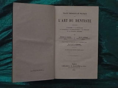 TRAITE THEORIQUE ET PRATIQUE DE L'ART DU DENTISTE, COMPRENANT L'ANATOMIE, LA PHISIOLOGIE, LA PATHOLOGIE, LA THERAPEUTIQUE, LA CHIRURGIE ET LA PROTHESE DENTAIRES 