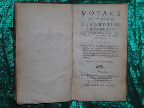 VOYAGE D INNIGO DE BIERVILLAS, PORTUGAIS, A LA COTE DE MALABAR, GOA, BATAVIA, & AUTRES LIEUX DES INDES ORIENTALES . SAUNIER DE BEAUMONT (ABBE)