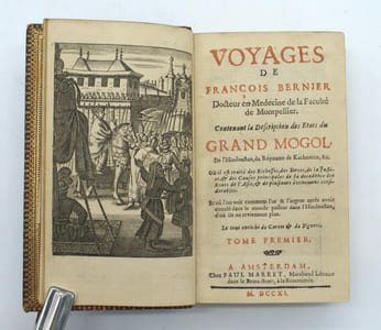 Voyages de François Bernier...contenant la description des États du Grand Mogol, de l'Hindoustan, du royaume de Kachemire, etc. Où il est traité des richesses, des forces, de la justice & des causes principales de la décadence des États de l'Asie, & de plusieurs évenemens considérables ….