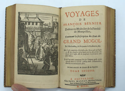 Voyages de François Bernier...contenant la description des États du Grand Mogol, de l'Hindoustan, du royaume de Kachemire, etc. Où il est traité des richesses, des forces, de la justice & des causes principales de la décadence des États de l'Asie, & de plusieurs évenemens considérables ….

