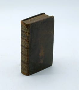 Journal du Voyage du Chevalier Chardin en Perse et aux Indes Orientales, par la Mer Noire & par la Cholchide. Qui contient le voyage de Paris à Ispahan. 
