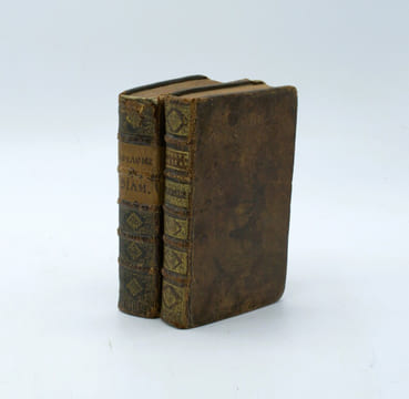 Du Royaume de Siam par Monsieur de La Loubère envoyé extraordinaire du Roy auprès du Roy de Siam en 1687 & 1688. 
. LA LOUBÈRE (Simon de)
