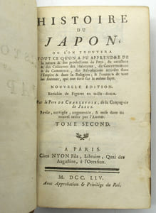 Histoire du Japon ; où l’on trouvera tout ce qu’on a pu apprendre de la nature & des productions du Pays, du caractère & des Coutumes des Habitants ; du Gouvernement & du Commerce, des Révolutions arrivées dans l’Empire & dans la Religion ; & l’examen de tous les Auteurs, qui ont écrit sur le même sujet. Nouvelle Édition. Enrichie de Figures en taille-douce. Tomes 1 et 2 seul

