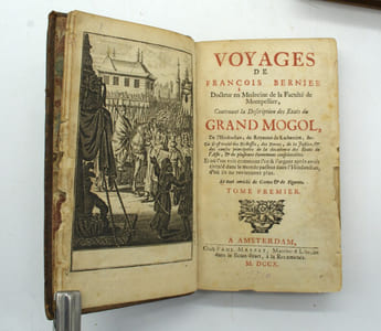 Voyages de François Bernier...contenant la description des États du Grand Mogol, de l'Hindoustan, du royaume de Kachemire, etc. Où il est traité des richesses, des forces, de la justice & des causes principales de la décadence des États de l'Asie, & de plusieurs évenemens considérables ….

