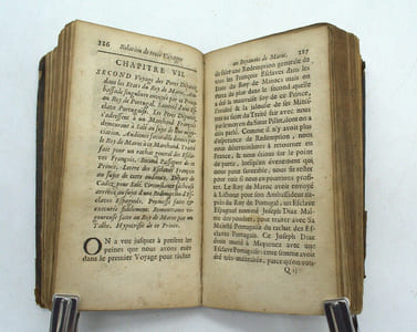 Relation de ce qui s'est passé dans les Trois Voyages que les Religieux de l'Ordre de Nostre-Dame de la Mercy ont faits dans les Etats du Roy de Maroc pour la Rédemption des Captifs en 1704, 1708 et 1712. Par un des Pères députés pour la Rédemption, de la Congrégation de Paris, du même Ordre. 
