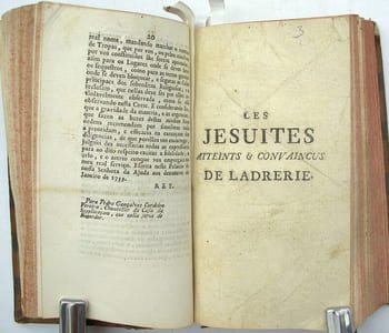 Conférence de l’autre Monde entre le P. Tellier et M. Ravechet, Suivi de Lettre du Roi du Portugal, qui ordonne le séquestre de tous les biens des jésuites de ses royaumes, Suivi de Instructions aux princes sur la manière dont se gouvernent les jésuites, par un religieux désintéressé, traduit de l’italien, Suivi de Arrest de la Cour du parlement séant à Rouen, Suivi de Extrait des Registre du Parlement Séant à Grenoble du 20 Mars 1762, Suivi de Sincérité des Jésuites dans leurs désaveux sur Busembaum, avec l’arrêt du Parlement de Bretagne…, Suivi de Compte rendu des constitutions des Jésuites….