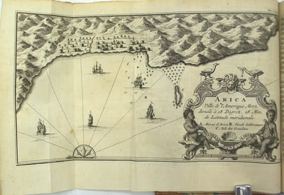 Nouveau Voyage au tour du monde. […] Enrichi de plusieurs Plans, Vûës & Perspectives des principales Villes & Ports du Pérou, Chily, Bresil, & de la Chine. Avec Une Description de l'Empire de la Chine beaucoup plus ample & plus circonstanciée que celles qui ont paru jusqu'à present, où il est traité des Mœurs, Religion, Politique, éducation & commerce des Peuples de cet Empire. 
