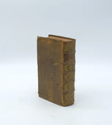 Histoire des deux conquerans tartares qui ont subjugué la Chine, suivi de ; Histoire du Sevagi et de son successeur, nouveaux conquerans dans les Indes suivi de ; Le Blason de France, ou Notes curieuses sur l'édit concernant la police des armoiries
 par ORLÉANS (Pierre-Joseph d'). 
 - Image 1