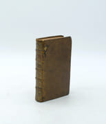 Nouveau voyage autour du monde. Où l'on décrit en particulier l'istme de l'Amerique, où l'on décrit en particulier l'istme de l'Amerique, plusieurs côtes & isles des Indes occidentales, les isles du Cap verd, le passage par la Terre del fuego, les côtes méridionales de Chili, du Perou, & du Mexique ; l'isle de Guam, Mindanao, & des autres Philippines ; les isles orientales qui sont près de la Cambodie, de la Chine, Formosa, Luçon, Celebes, &c. La Nouvelle Hollande… Tome 1 Seul
 par DAMPIER (Guillaume)
 - Image 1