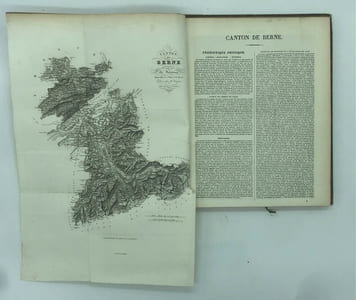 Atlas géographique, historique, statistique, et itinéraire de la Suisse divisée en vingt-deux cantons, et de la vallée de Chamouny, avec une carte générale de la Suisse.