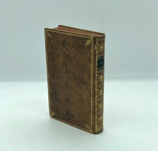VOYAGE DU GOUVERNEUR PHILLIP A BOTANY-BAY, AVEC UNE DESCRIPTION DES COLONIES DU PORT JACKSON ET L’ÎLE NORFOLK; FAITE SUR DES PAPIERS AUTHENTIQUES, OBTENUE DES DIVERS DEPARTEMENS AUXQUELS ON A RAJOUTE LES JOURNAUX DES LIEUTENANS, SHORTLAND, WATTS, BALL ET DU CAPITAINE MARSHALL, AVEC UN RECIT DE LEUR NOUVELLE DÉCOUVERTE.