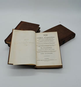 Vie de George Washington, général en chef des armées américaines, et président des États-Unis d'Amérique... précédée d'un Précis de l'histoire des Colonies fondées par les Anglais sur le continent de l'Amérique Septentrionale... et trad. de l'anglais par P. F. Henry, orné du portrait de Washington, de vues et de 12 cartes... 