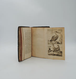 Voyage à la Baye de Hudson, Fait en 1746.& 1747. par les Navires le Dobbs-Galley & la California, pour la découverte d'un Passage au Nord-Ouest; avec une description exacte de la Côte; un abrégé e l'histoire naturelle du Pays, & un exposé net des faits & des Argumens, qui servent à prouver la probabilité de trouver dans la fuite ce Passage