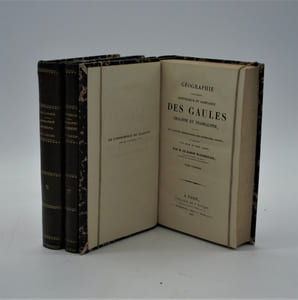 Géographie ancienne historique et comparée des Gaules Cisalpine et Transalpine, suivie de l'Analyse Géographique des itinéraires anciens et accompagnée d'un Atlas de neuf cartes .