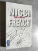 Sourire en coin. Traduit de l'anglais par Alexis Champon.. NICCI FRENCH.