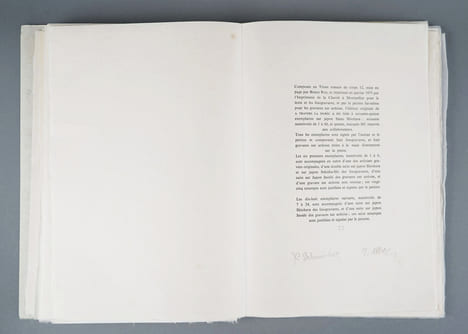 À TRAVERS LA DURÉE. Avec 16 gravures de Raoul Ubac sur ardoise ou sur linoléum signées (1975). SCHNEIDER, Jean-Claude - UBAC, Raoul.