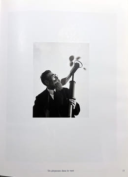 LA SCIENCE DE DOISNEAU. Exemplaire dédicacé par le photographe
(Hoebeke 1990). DOISNEAU, Robert - MONOD, Théodore - FOUCAULT, Alain