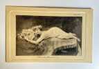 Carte postale d'après une photographie originale de Charles Reutlinger, figurant Colette nue sous des draps mouillés (14 x 9 cm). Vers 1907.. COLETTE.