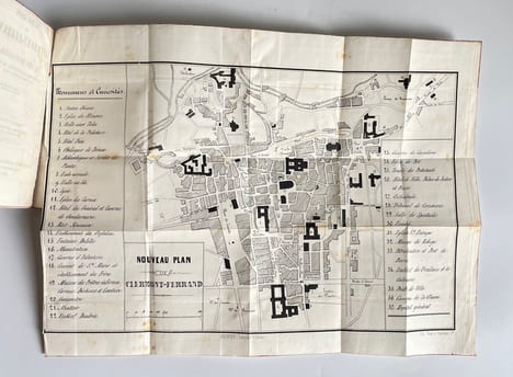 Le Vrai guide de Clermont-Ferrand et de ses environs, indispensable aux étrangers, et utile aux habitants de la ville. . CLERMONT-FERRAND. —