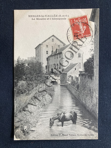 NESLES-LA-VALLEE (S.ET O.)-LE MOULIN ET L'ABREUVOIR-CARTE POSTALE. 