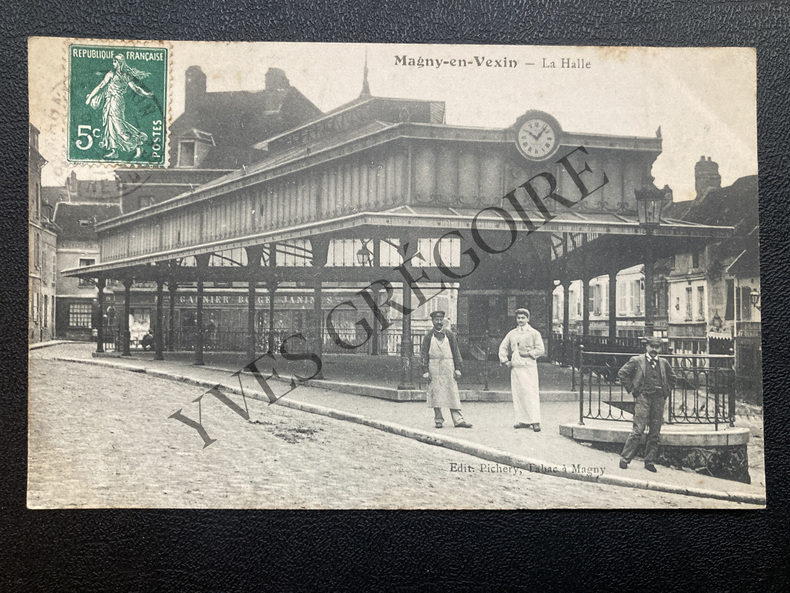 MAGNY-EN-VEXIN-LA HALLE-CARTE POSTALE. 