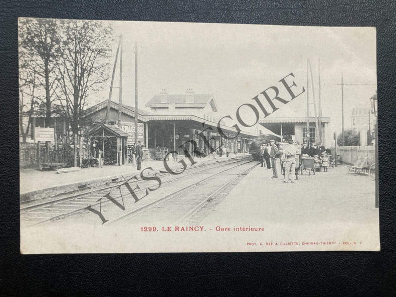 LE RAINCY-GARE INTERIEURE-CARTE POSTALE. 