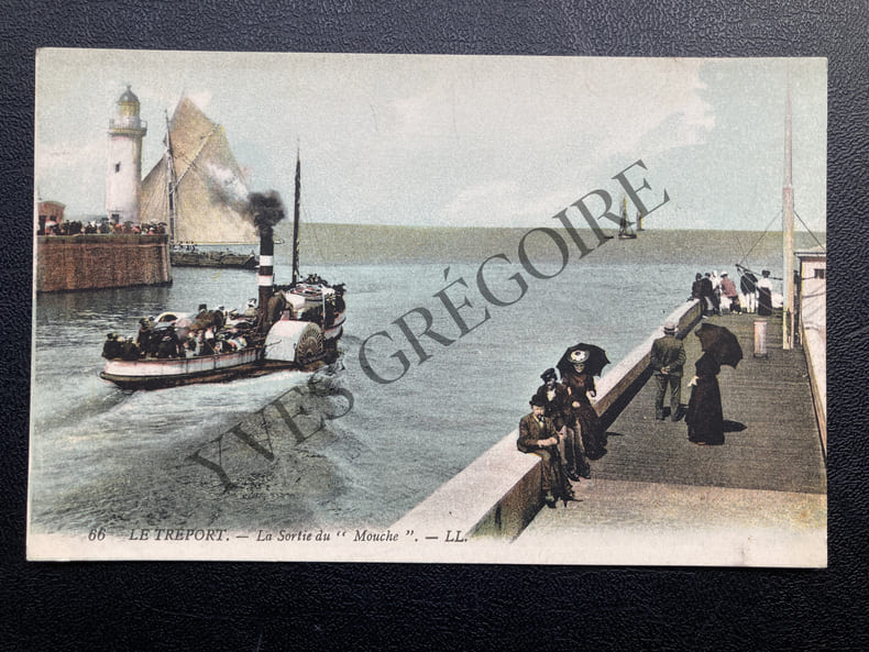 LE TREPORT-LA SORTIE DU "MOUCHE"-CARTE POSTALE. 