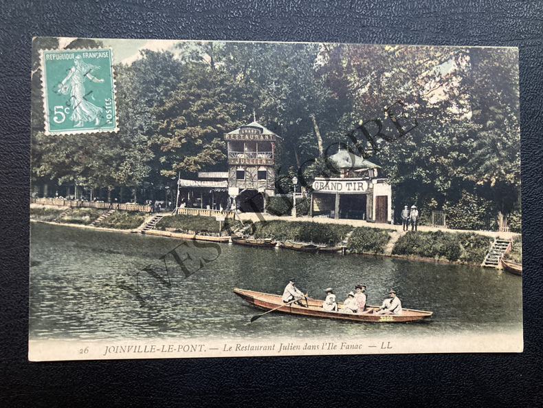 JOINVILLE-LE-PONT-LE RESTAURANT JULIEN DANS L'ILE FANAC-CARTE POSTALE. 