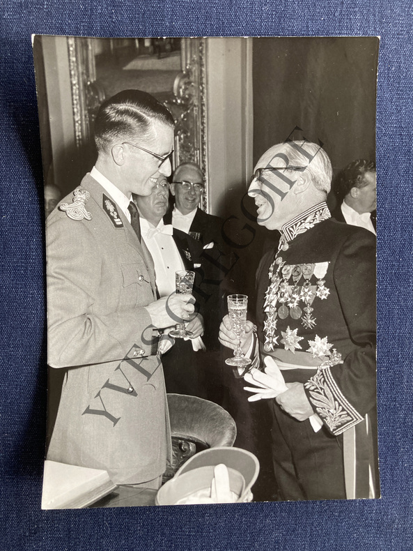 BAUDOUIN DE BELGIQUE ET M. COOLEMANS-photographie. 