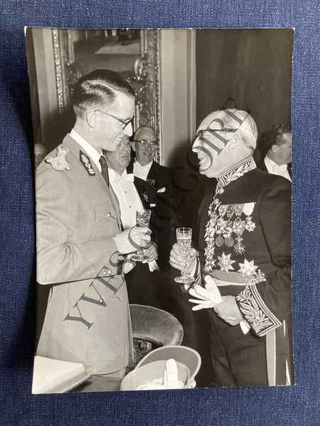 BAUDOUIN DE BELGIQUE ET M. COOLEMANS-photographie. 