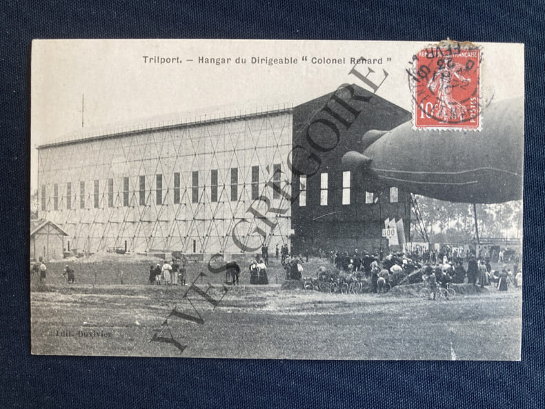 CARTE POSTALE-TRILPORT-HANGAR DU DIRIGEABLE "COLONEL RENARD". 