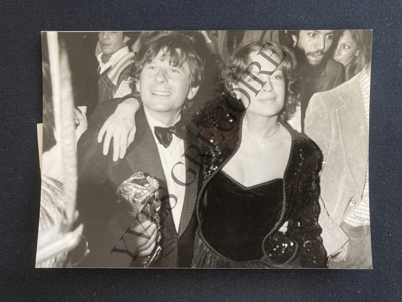 PHOTO DE PRESSE-"POLANSKI CESAR DU MEILLEUR REALISATEUR"-ROMAN POLANSKI ET ROMI SCHNEIDER-3 FEVRIER 1980. 