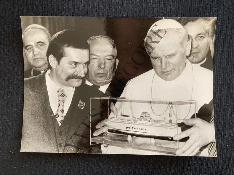 LA VISITE DE LECH VALESA AU PAPE JEAN-PAUL II-15 JANVIER 1981-PHOTOGRAPHIE. 