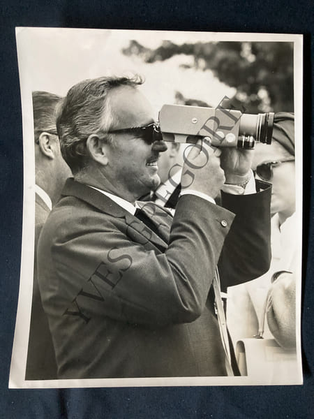 PRINCE RAINIER DE MONACO FILMANT UNE REGATE-JUILLET 1965-PHOTOGRAPHIE. 