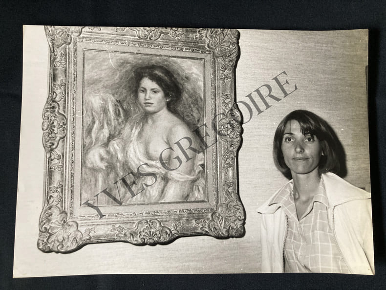 MARINA LA PETITE FILLE DE PICASSO A L'EXPOSITION DE LA DONATION PICASSO AU LOUVRE-PHOTOGRAPHIE-AGENCE AGIP. 