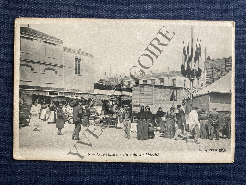 CARTE POSTALE-SURESNES-UN COIN DU MARCHÉ. 